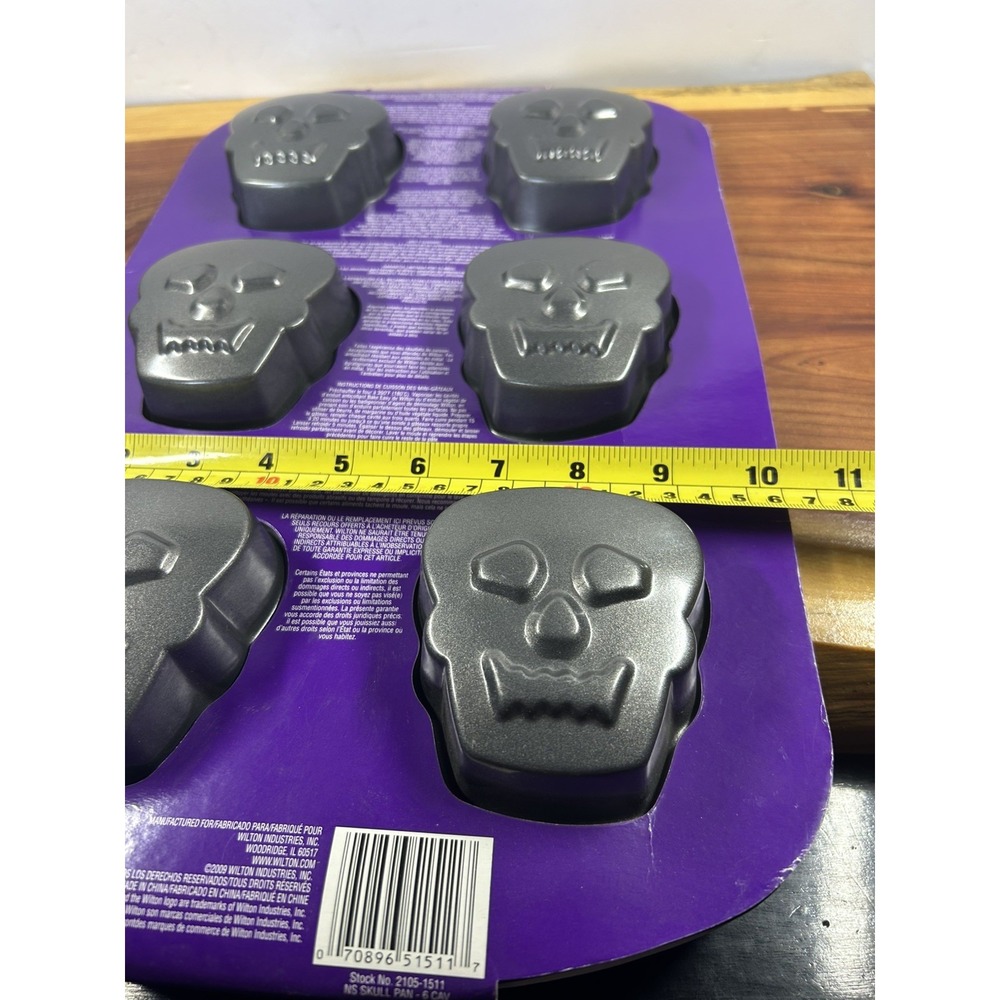 Wilton SKULLS Halloween 6 Mini Cakes Pan Non-stick - Picture 4 of 4
